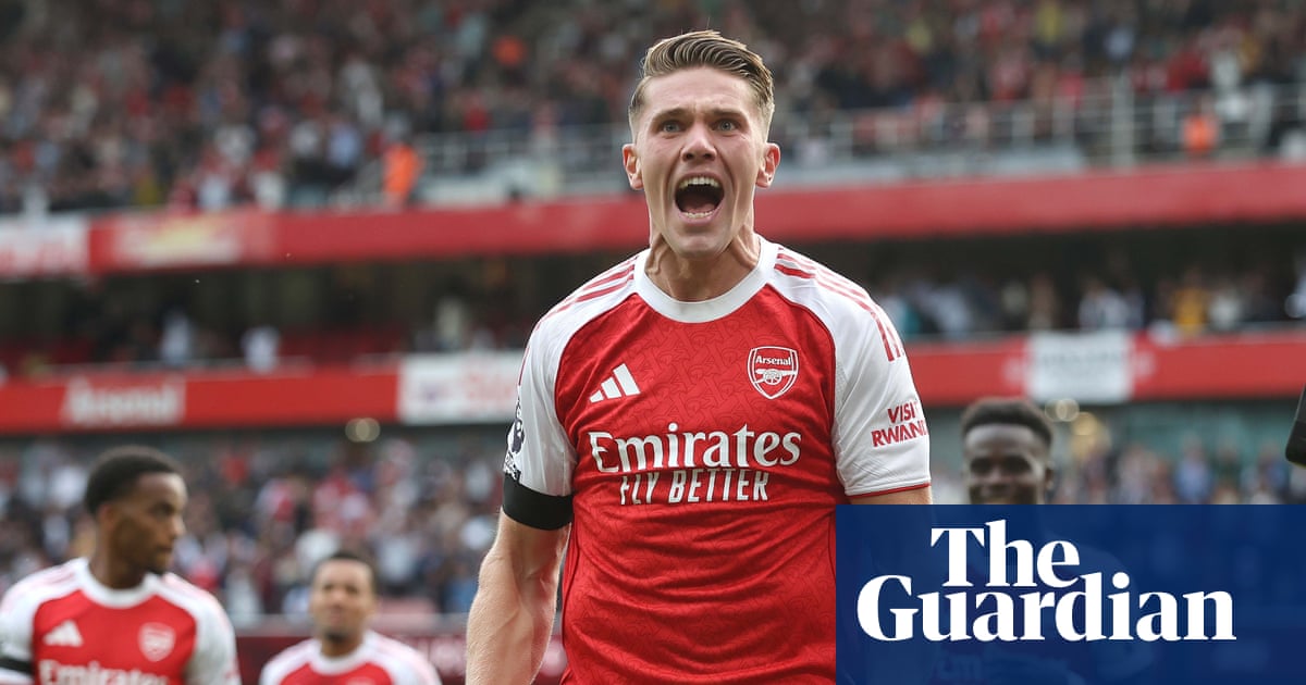 Arsenal put five past Leeds but lose Ødegaard and Saka to injury | Premier League