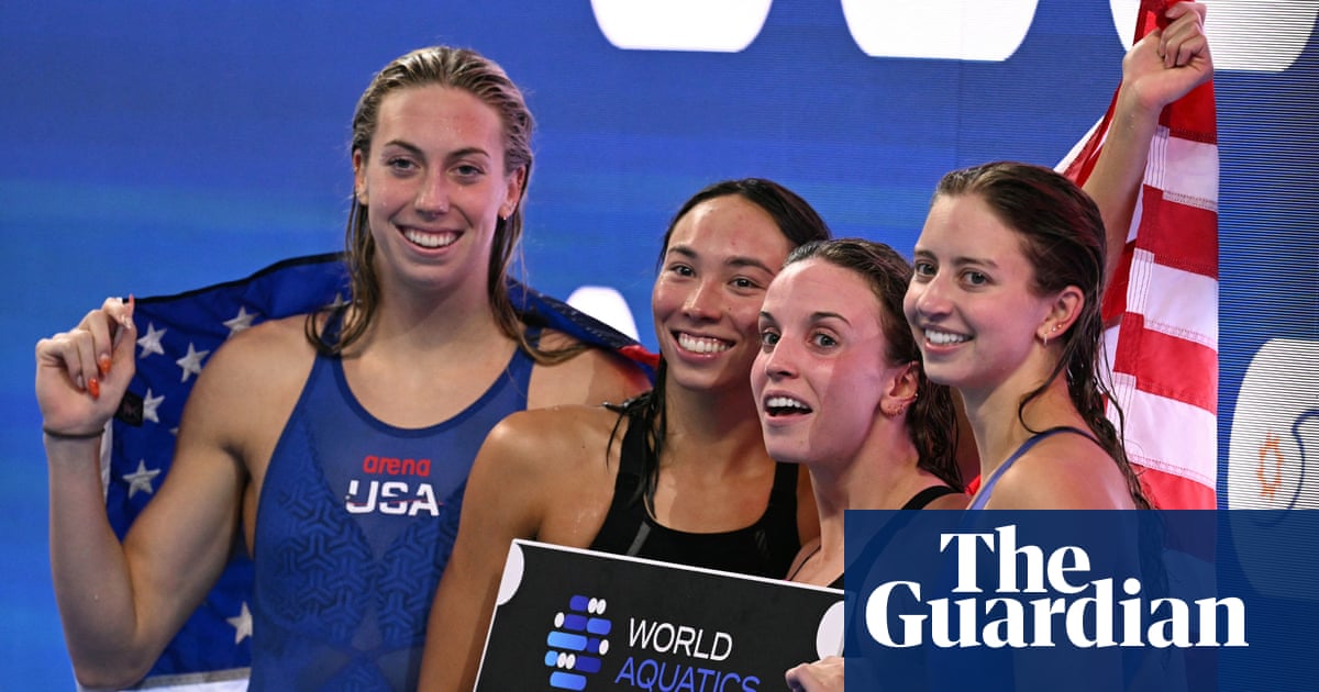 US women set world record in relay at swim worlds, while Summer McIntosh wins fourth gold | Swimming