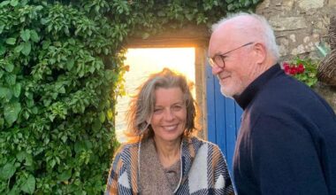 Broadcaster dedicates book to ex-Wales captain's widow