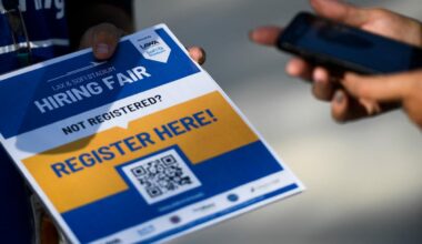 Continuing claims for unemployment benefits hit highest level since November 2021