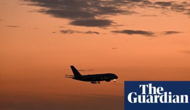 Overseas holidays and pints at the pub: five things Australians are splurging on as household budgets bounce back | Business