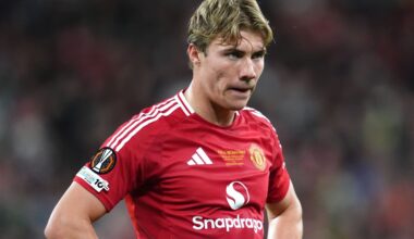 Manchester United agree Napoli loan deal for Rasmus Hojlund