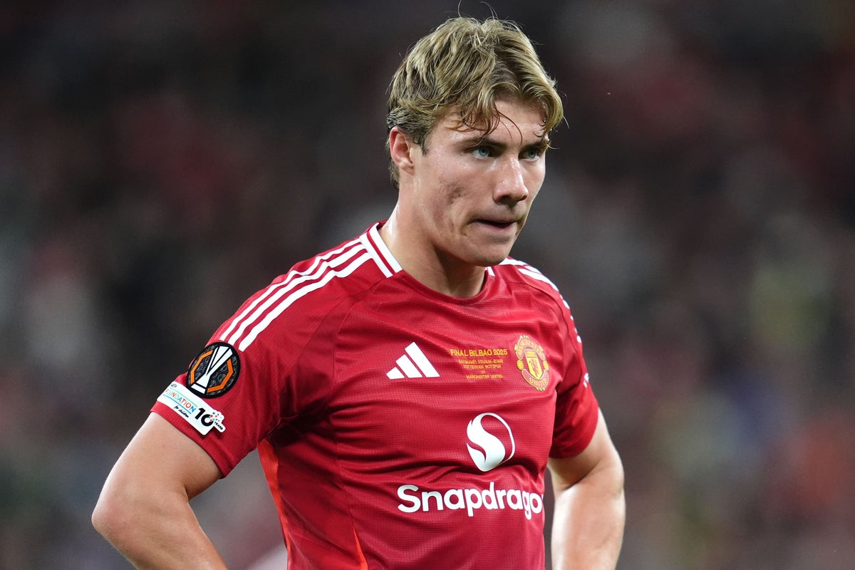 Manchester United agree Napoli loan deal for Rasmus Hojlund