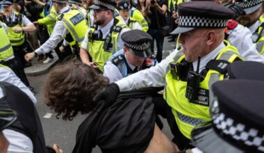 Migrant protests LIVE: Arrests in London as counter-protesters breach police conditions | UK | News