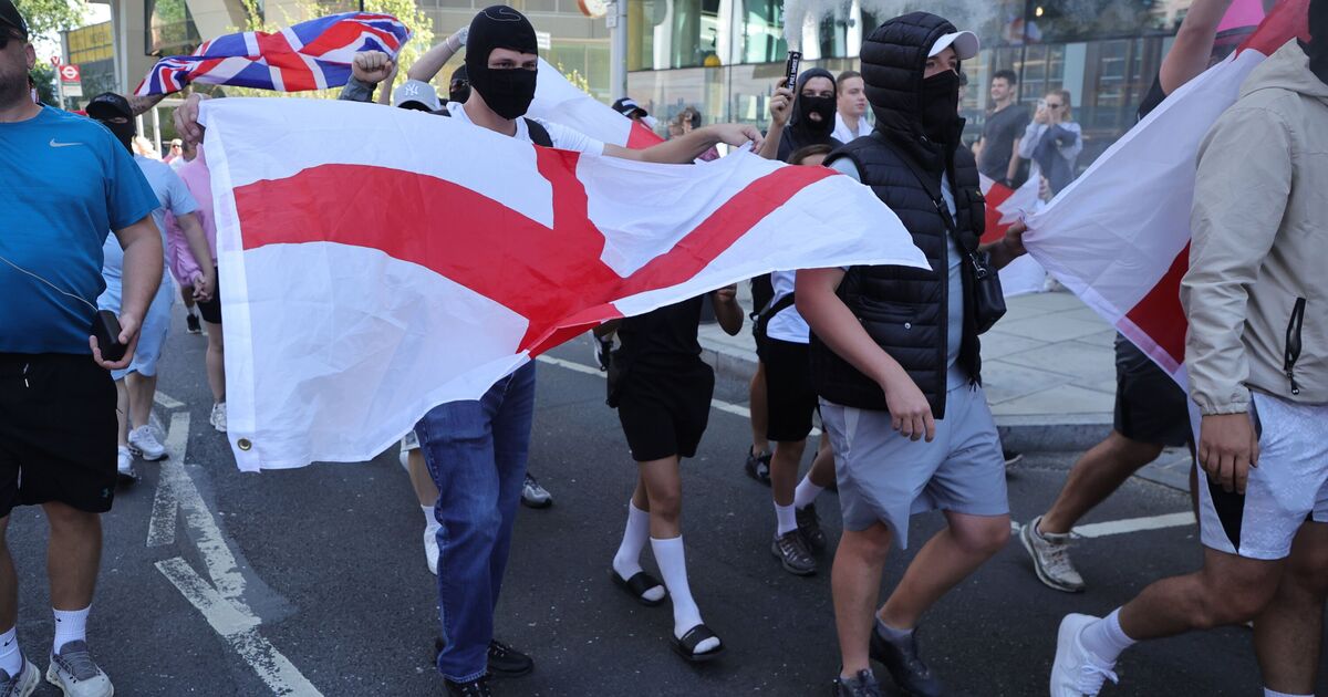 Migrant protests LIVE: Dozens gather outside migrant hotels as police swarm area | UK | News