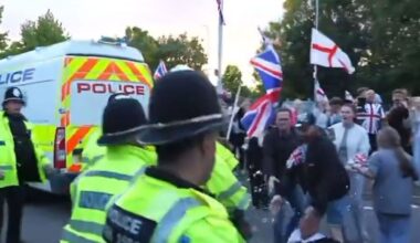Cheshunt protest LIVE: Chaos erupts as migrant hotel fury boils over | UK | News