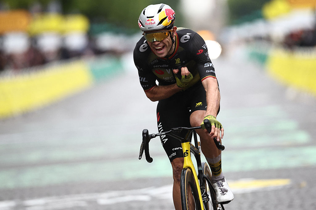 Team Visma - Lease a bike team's Belgian rider Wout van Aert cycles to the finish line to win the 21st and final stage of the 112th edition of the Tour de France cycling race, 132.3 km between Mantes-la-Ville and Paris Champs-Ãlysees, on July 27, 2025. (Photo by Anne-Christine POUJOULAT / AFP)