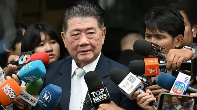 Penjabat Perdana Menteri Thailand Phumtham Wechayachai menjabat setelah PM sebelumnya mengundurkan diri karena skandal politik.
