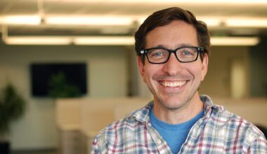 Startup Founder and Father of 3 Chose Work Over Kids, Feels Guilty