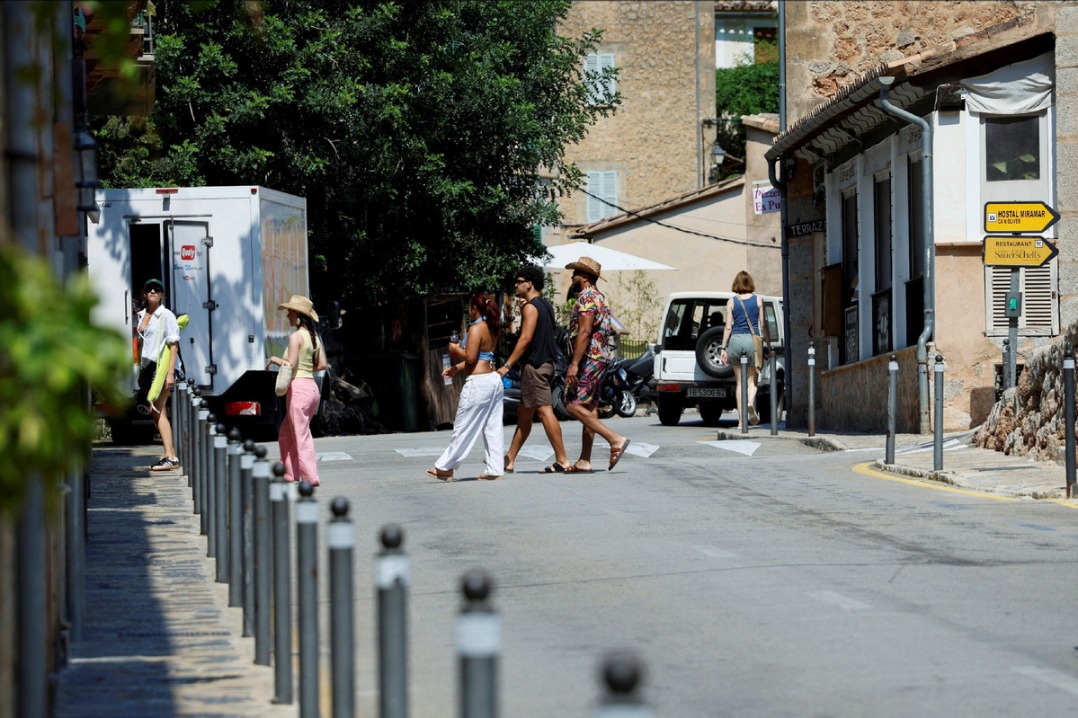Europe sees travel boom in off-peak season, survey finds