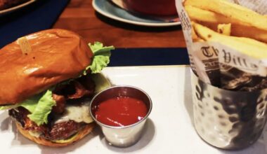 I Compared Gordon Ramsay's and Bobby Flay's Burger Restaurants: Photos