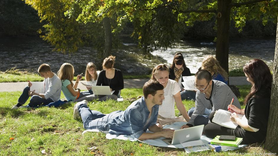 Young people make up just 10% of population – DW – 08/05/2025