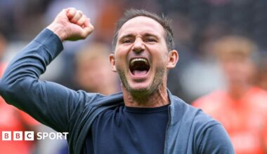Frank Lampard punching the air in celebration.