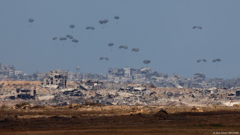 German air force begins Gaza aid drops – DW – 08/01/2025