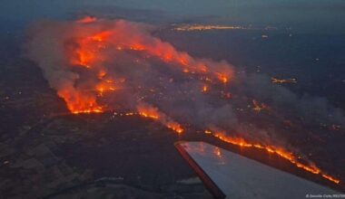 Deadly 'unprecedented' wildfire rages in southwestern France – DW – 08/06/2025
