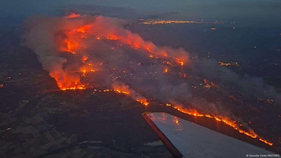 Deadly 'unprecedented' wildfire rages in southwestern France – DW – 08/06/2025