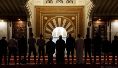 Spain ombudsman probes town's ban on Muslim celebrations – DW – 08/08/2025