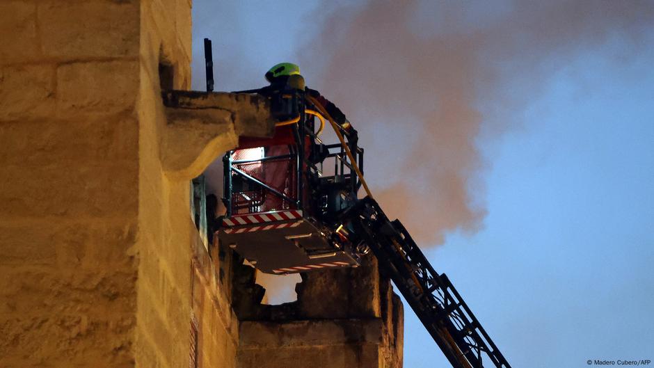 Fire extinguished in Spain's Cordoba Mosque-Cathedral – DW – 08/09/2025