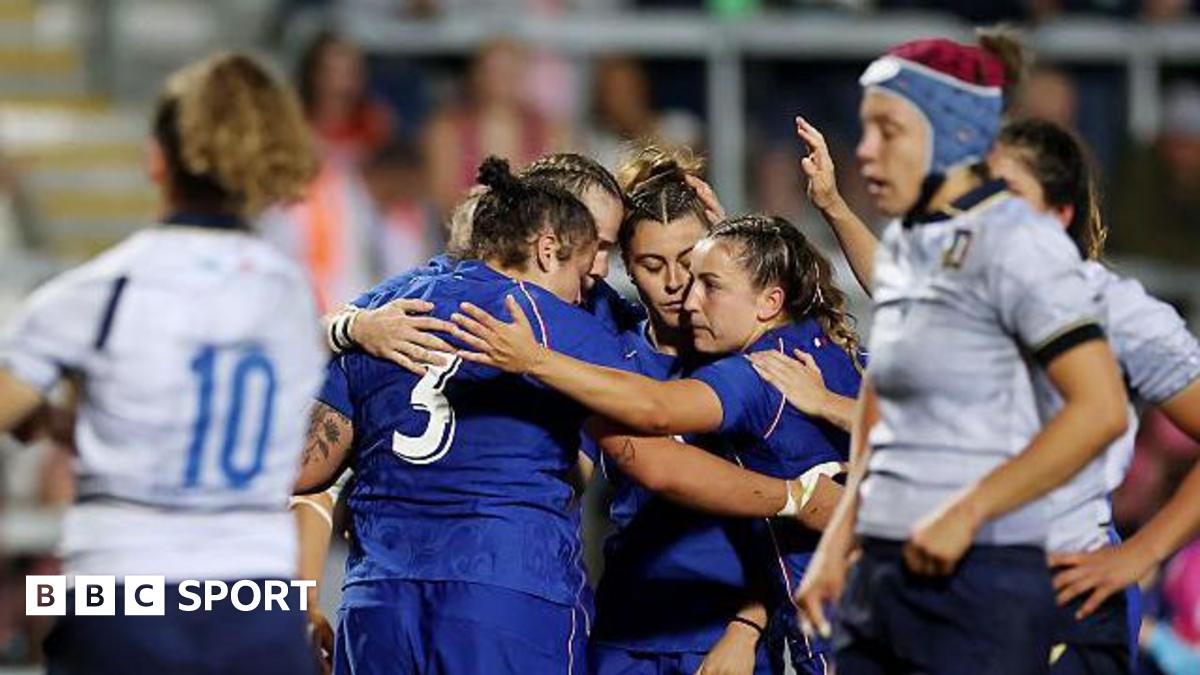 England women lift trophy