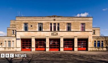 The entrance to an Avon Fire and Rescue station in Bath made of Bath stone with five gates.