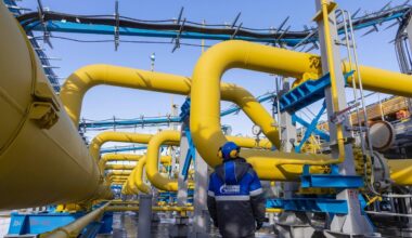 Oil Drops in Choppy Trade on Russia Uncertainty, OPEC+ Increase