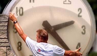 When does daylight saving time 2025 end? Time change coming this fall