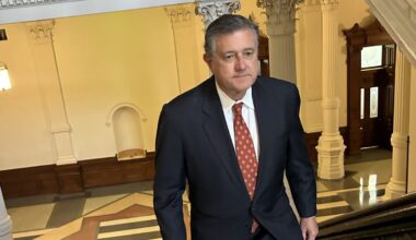 Texas Democrat stays behind to battle Republican redistricting push