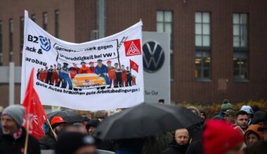 German unemployment tops 3 million, highest for a decade