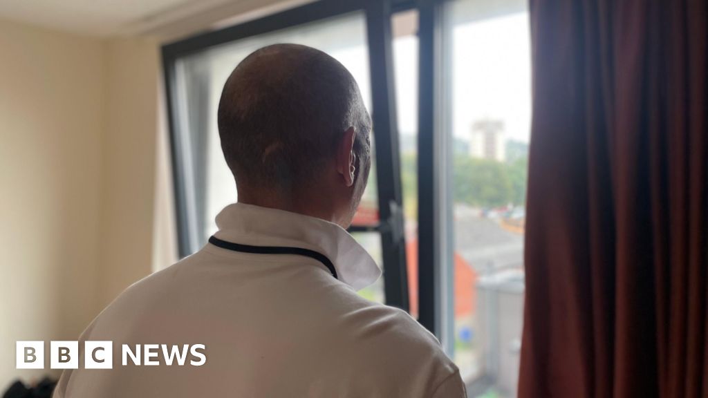 Students say rooms in Sheffield flats 'unbearable' in heatwave