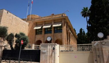 France threatens 'strong response' if Israel closes its Jerusalem consulate