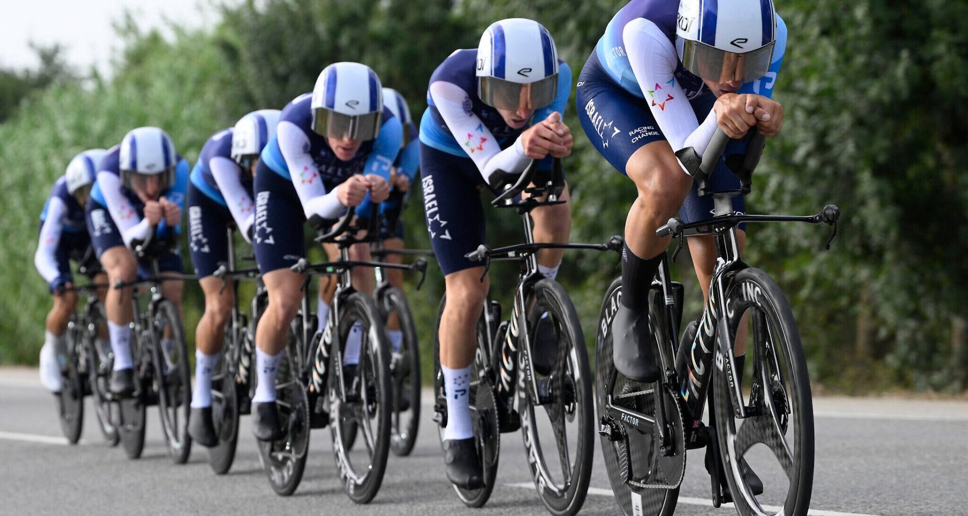 Anti-Israel protesters block Israeli cycling team in major Vuelta a España race