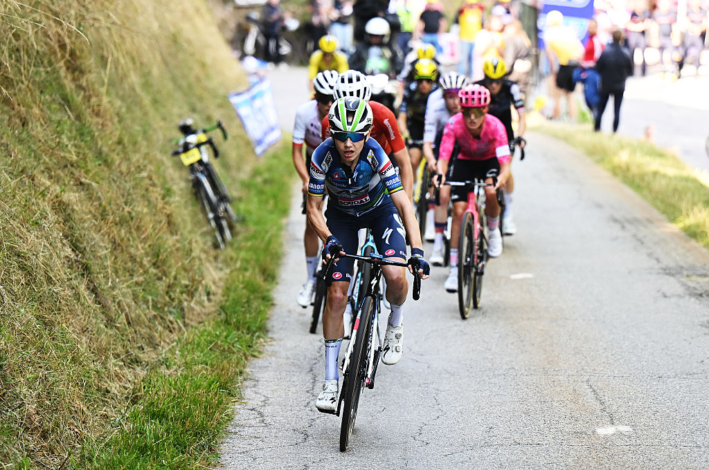 Sarah Gigante makes the first attack on the Col de la Madeliene on stage 8 at the Tour de France Femmes