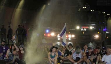 Israelis protest to end Gaza war as anger over fate of captives boils over | Israel-Palestine conflict News