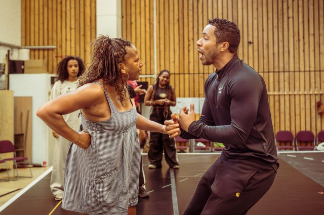 Clare Perkins (Vida) and Ukweli Roach (Dionysus) in rehearsals for Bacchae at the National Theatre. Photographer Marc Brenner 07451