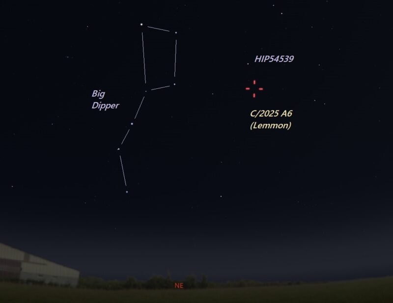 Red hashmarks for the comet's location near the Big Dipper.