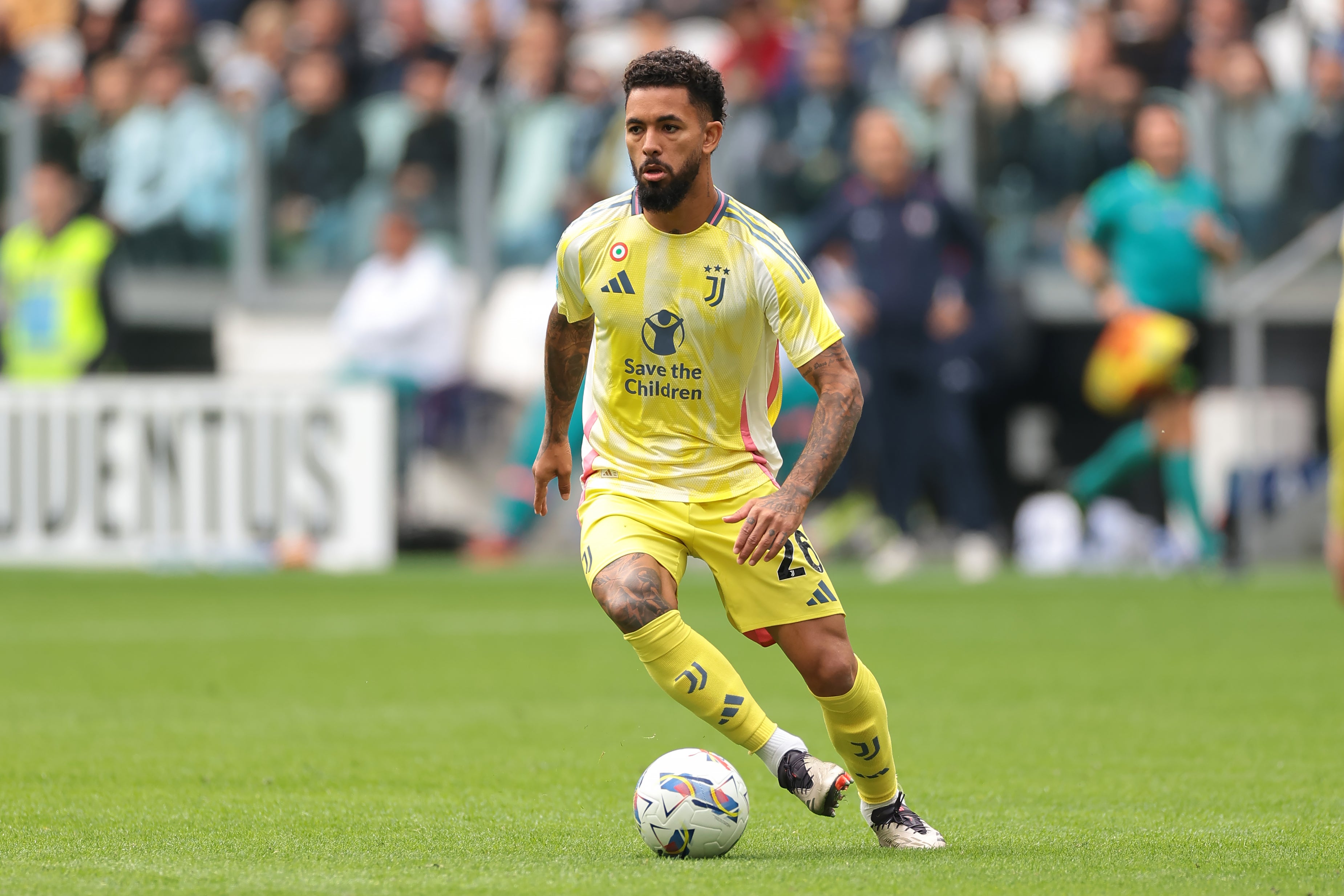 Douglas Luiz is set to leave Juventus