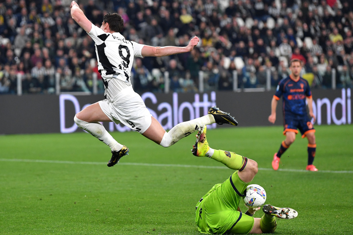 TURIN, ITALY - APRIL 12: Dusan Vlahovic of Juventus is challenged by Wladimiro Falcone of US Lecce inside the box during the Serie A match between Juventus and Lecce at Allianz Stadium on April 12, 2025 in Turin, Italy. (Photo by Valerio Pennicino/Getty Images)