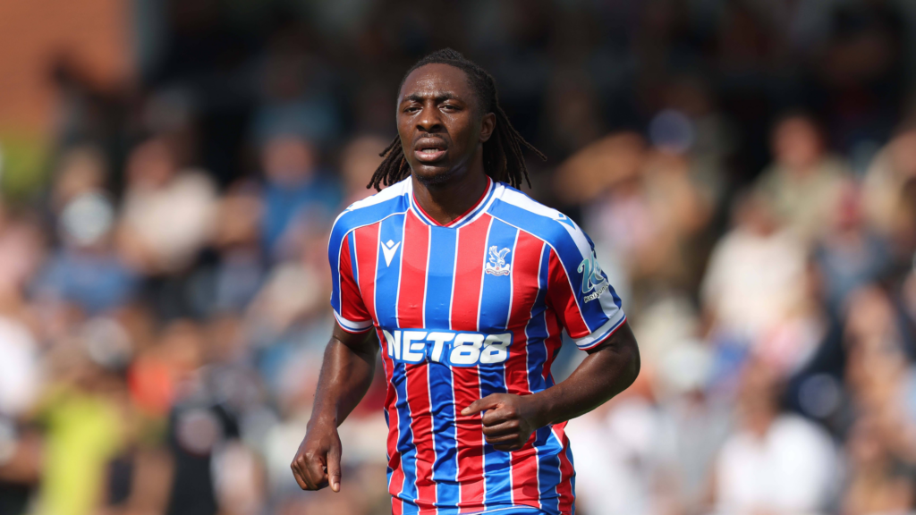 Eberechi Eze in action for Crystal Palace.