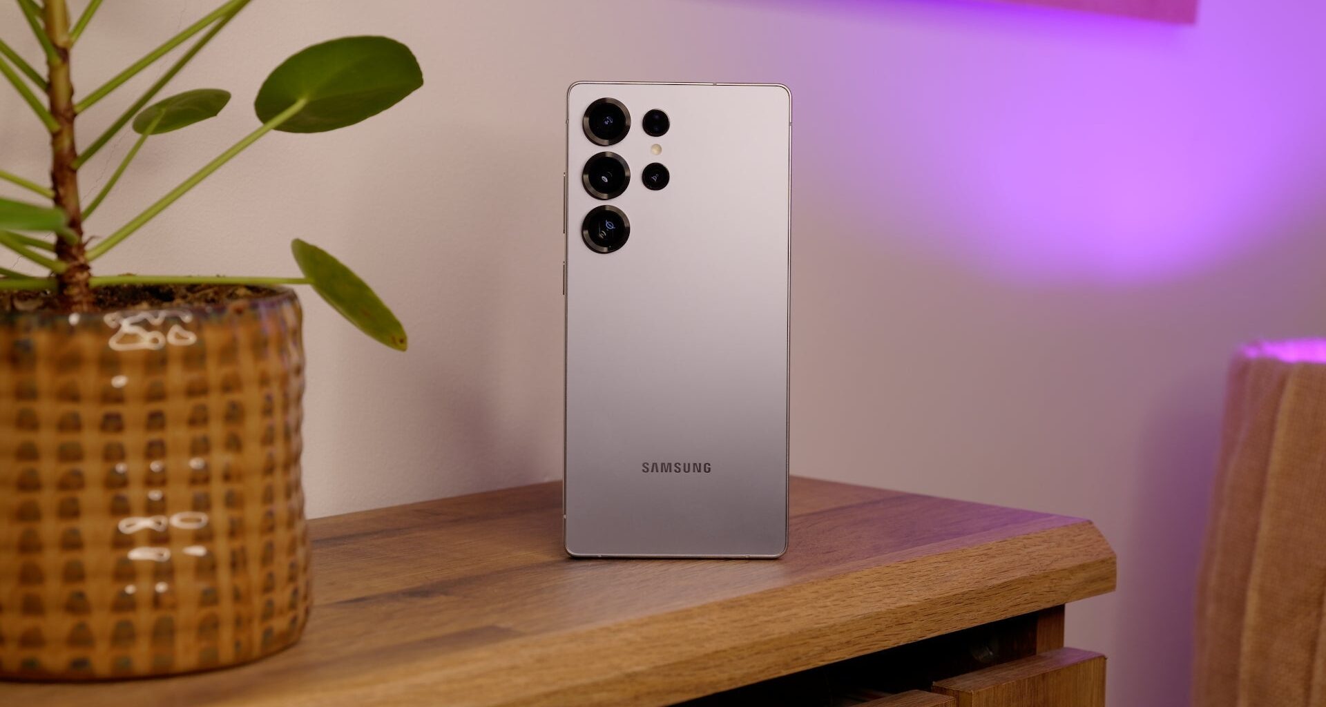 You can save $300 on the flagship Galaxy S25 Ultra right now