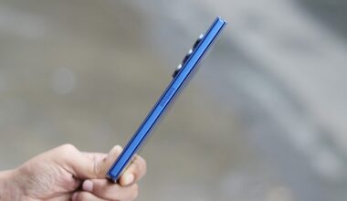 How to stop your Samsung Galaxy phone from overheating this summer