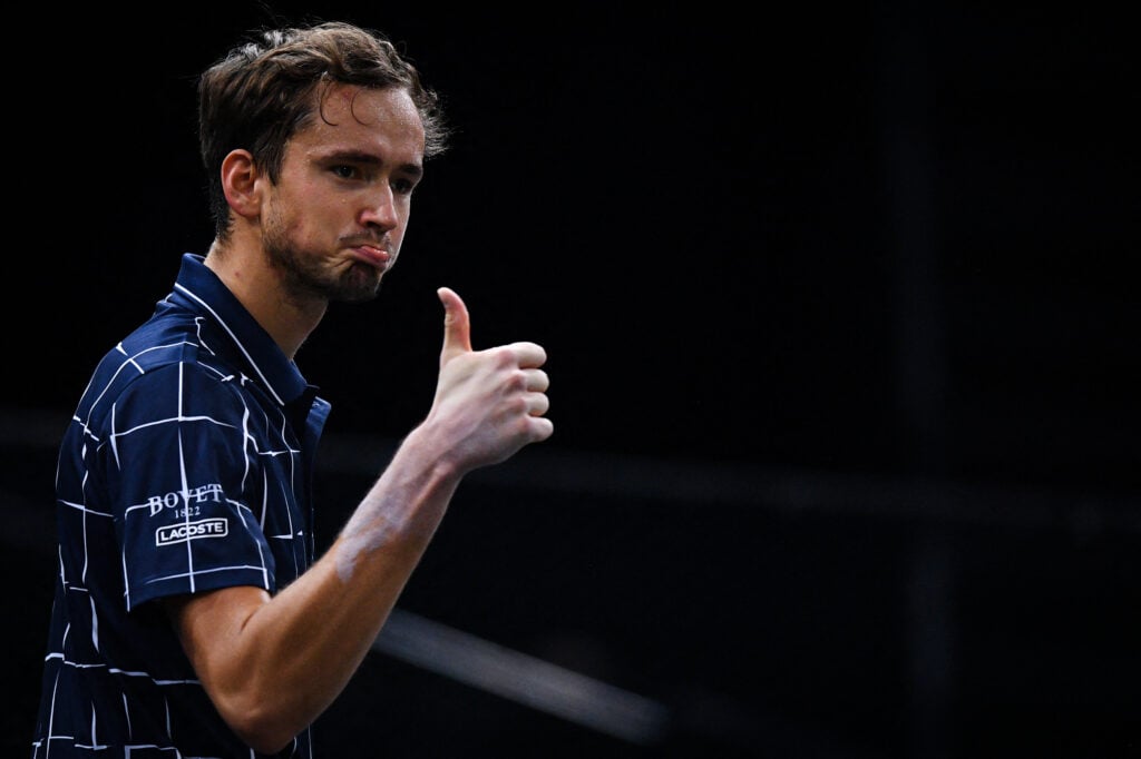 Daniil Medvedev makes a thumbs up gesture at the 2020 Paris Masters