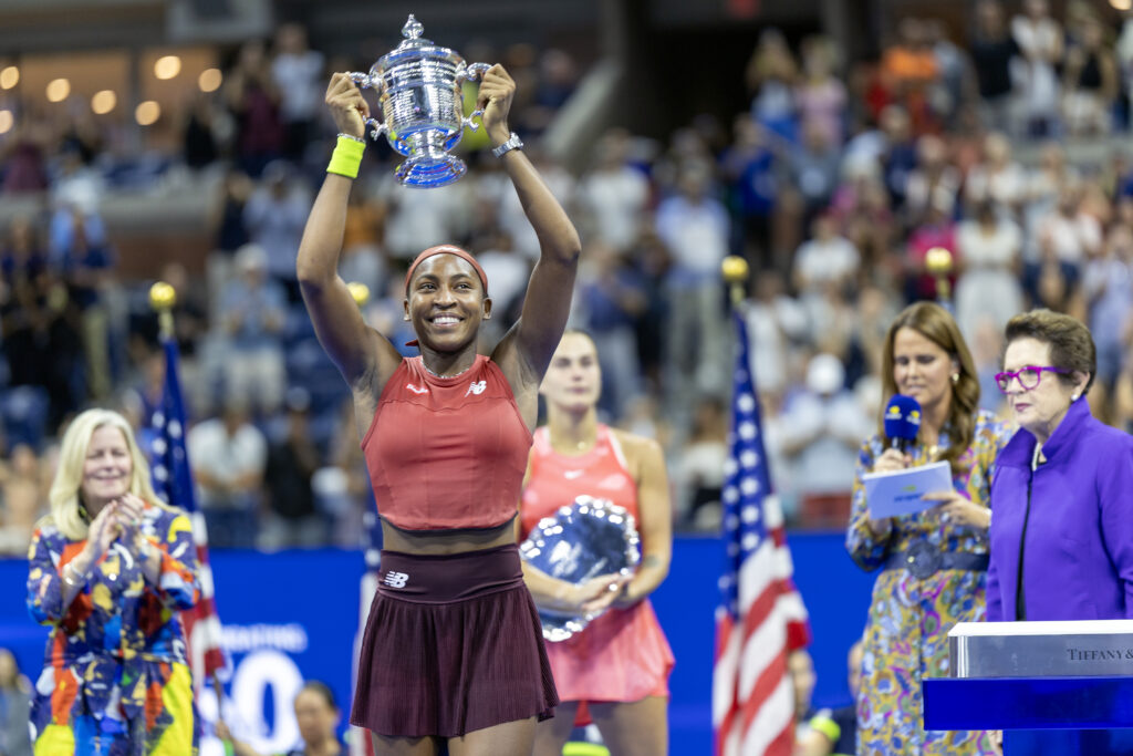Coco Gauff lifts the US Open trophy