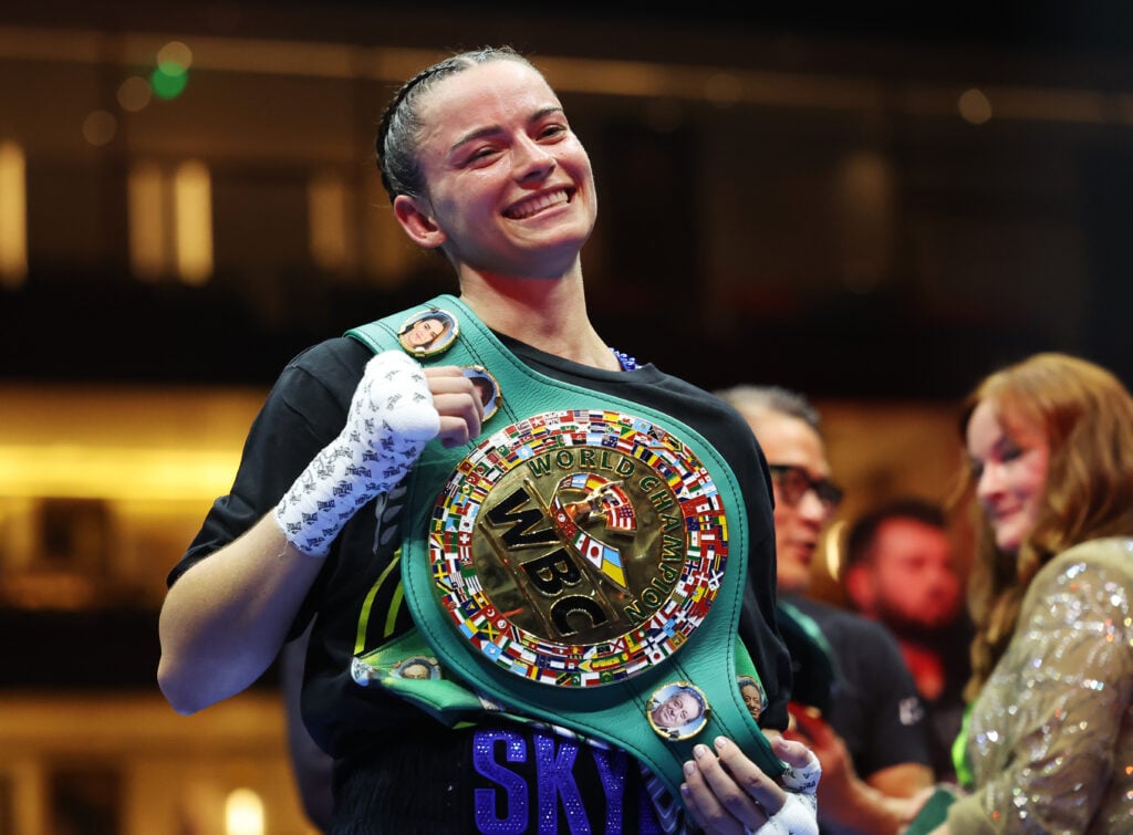Skye Nicolson holding a belt