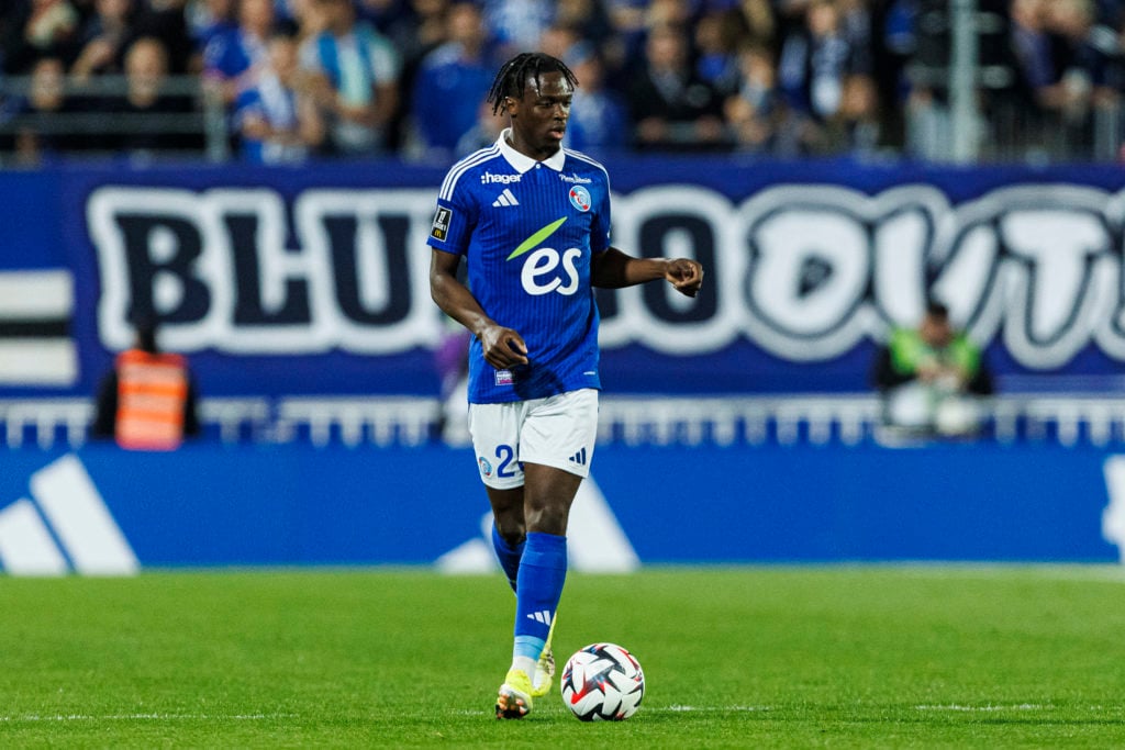 Dilane Bakwa dribbles the ball in a game for Strasbourg.