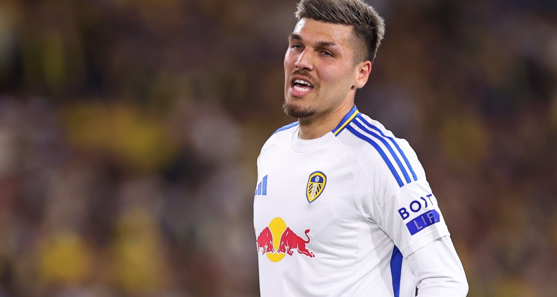 Leeds United star has brilliant response after Joel Piroe told him he 'needs to improve a lot'