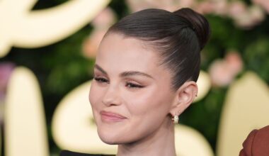 Selena Gomez Goes Braless in Not One But Two Makeup-Free Selfies