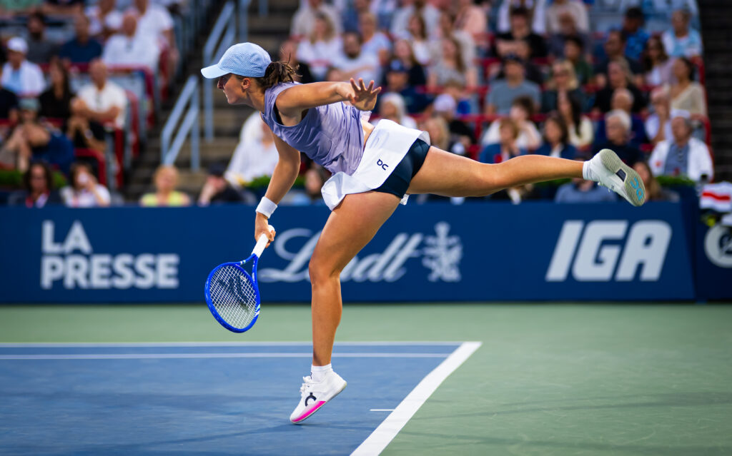 Iga Swiatek serves