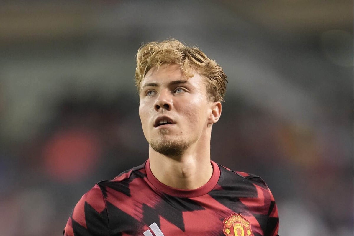 Manchester United agree deal with Napoli for Rasmus Hojlund loan with €44m obligation