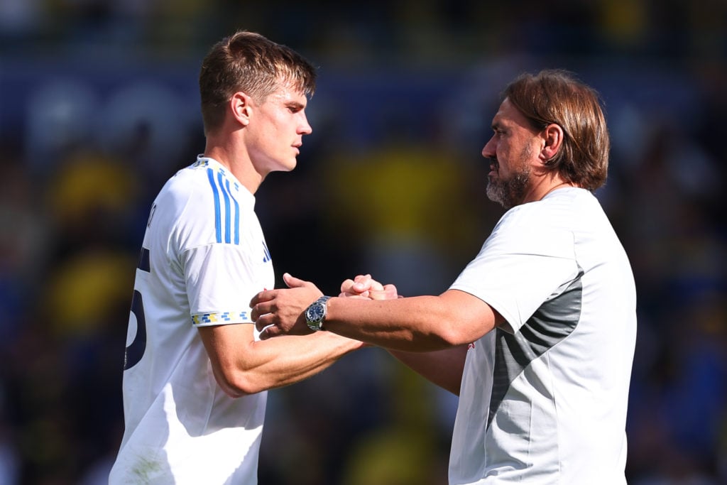 Jaka Bigol and Daniel Farke embrace during Leeds United vs Villarreal.