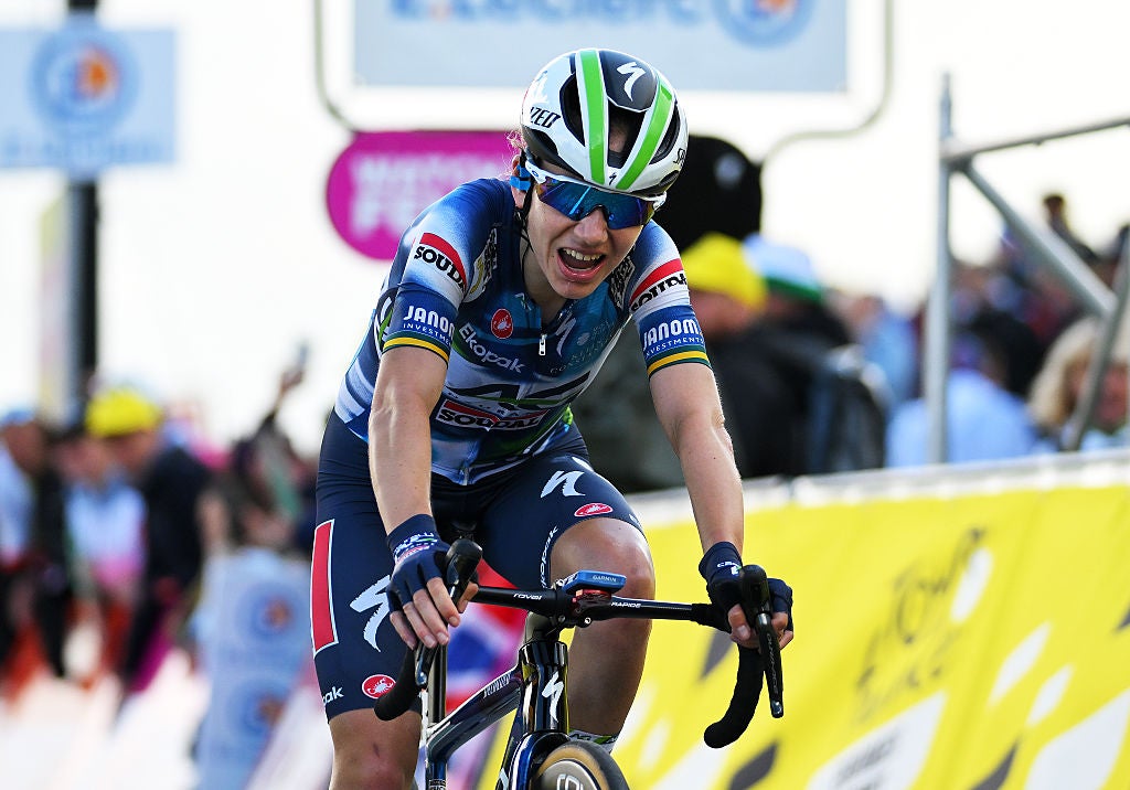 Tour de France Femmes Mega-Climber Gigante Breaks Femur